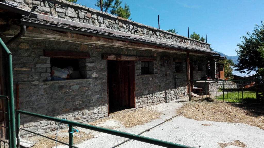 Fotografia 9 di Azienda agricola in Valle d’Aosta – oltre 4 ettari, fabbricati rurali, acqua e impianto fotovoltaico